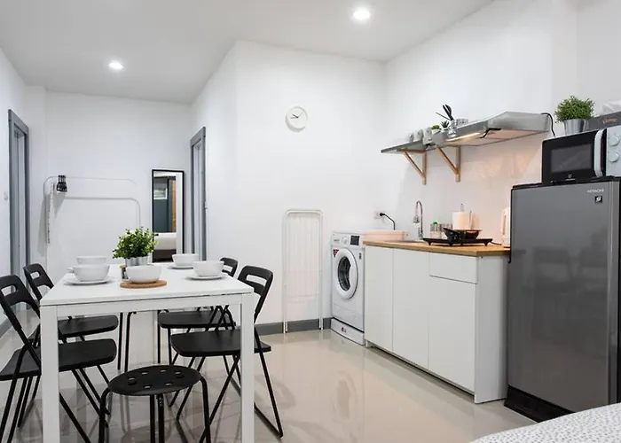 P1 Silom Pan Large Full Kitchen Wifi 4-6pax Apartment *