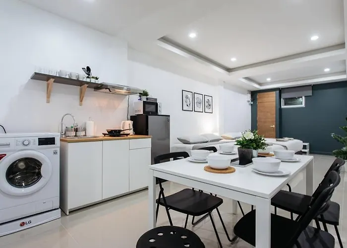 P1 Silom Pan Large Full Kitchen Wifi 4-6pax Apartment *