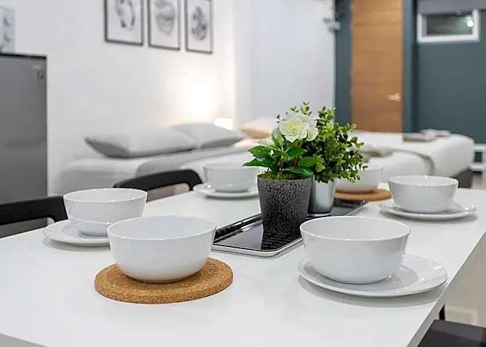 P1 Silom Pan Large Full Kitchen Wifi 4-6pax *